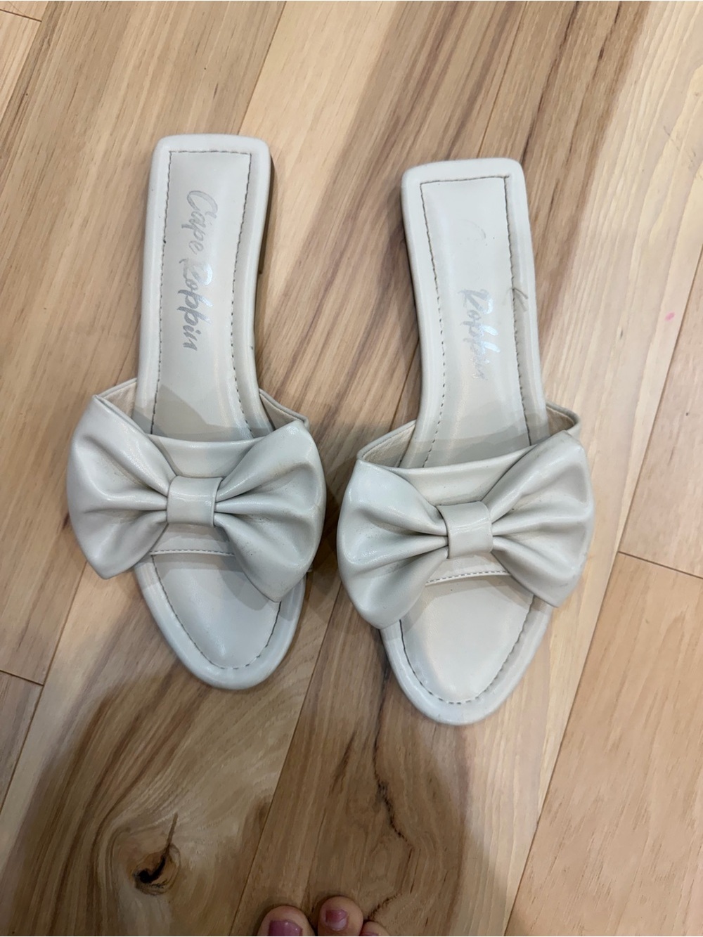 Beige bow sandals sz 10 flip flop flats
